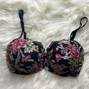 Floral embroidered Victorias Secret 32DDD bra